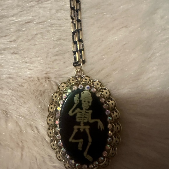 Betsey Johnson Creep show Necklace NWT - Picture 7 of 7